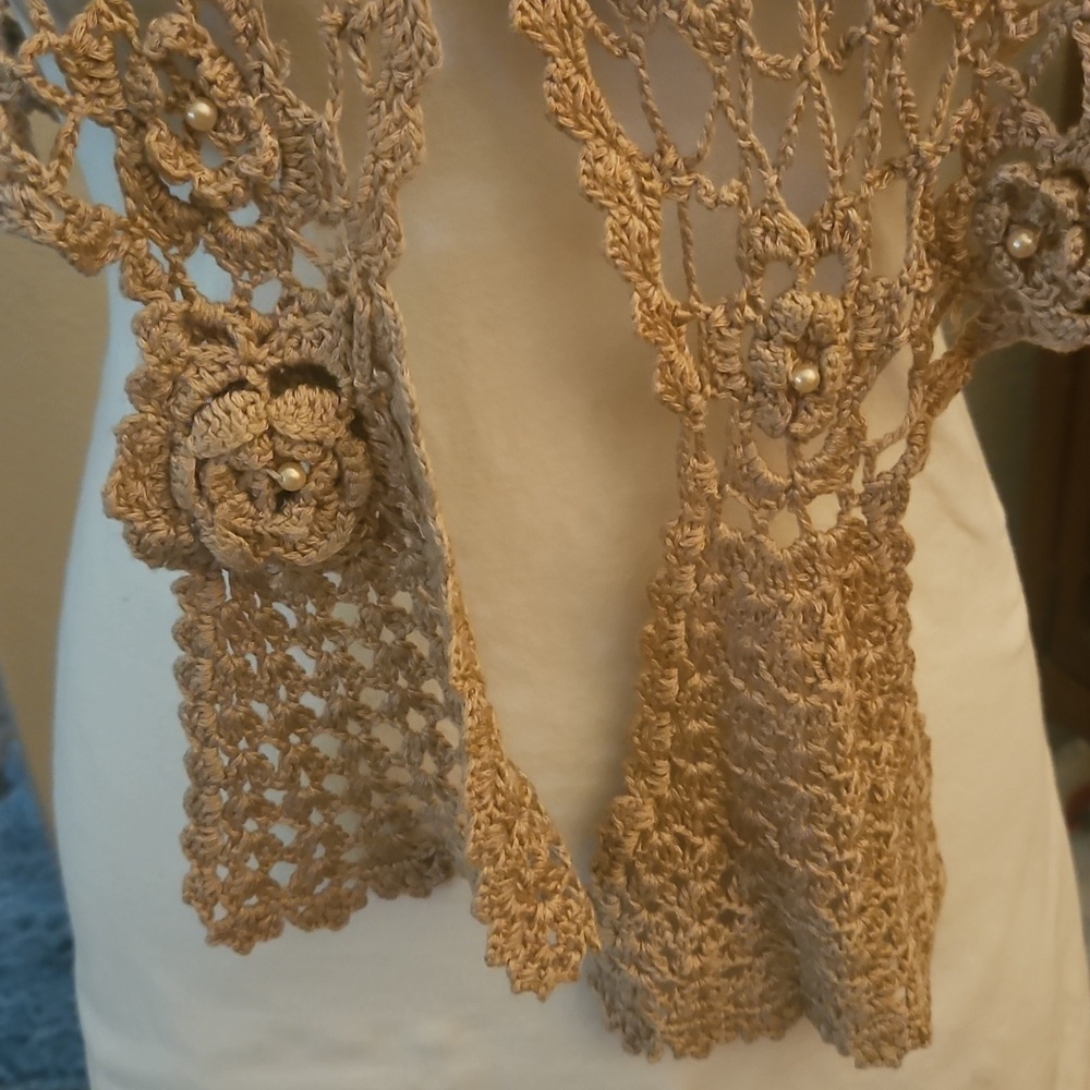 Vintage Tan Rose Pearl Crochet Shawl - Picture 5 of 9